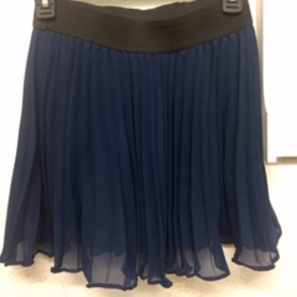 Navy blue pleated mini skirt - Picture 1 of 3